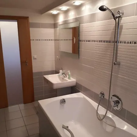 - 2 Izbový Apartamento *