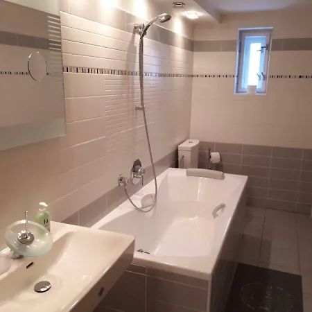 - 2 Izbový Apartamento *