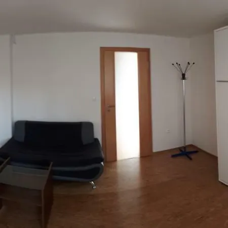 - 2 Izbový Apartamento *